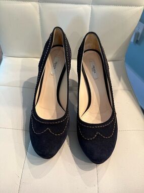 Prada EUC Black Suede Scallop-Trim Pumps size 40